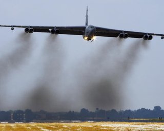 Кружляли по 4 години щодня: над секретною військовою базою США тиждень літали невідомі БпЛА