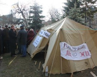 Во Львове чернобыльцы разбили палаточный городок