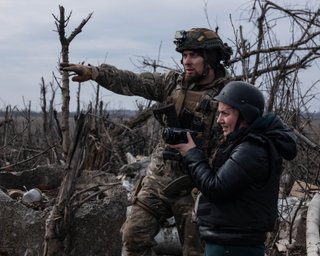 "Летело прямо на меня": дрон ВС РФ едва не убил журналистку накануне 4 годовщины войны