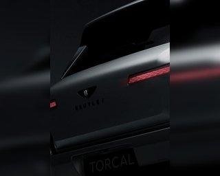 Розкішний і потужний: розкрито подробиці першого електромобіля Bentley (відео)