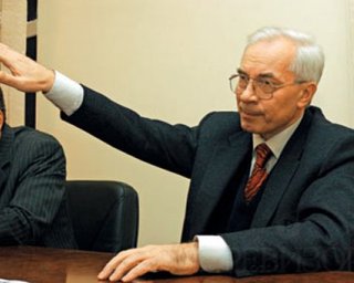 Азаров угрожает увольнениями за повышение тарифов на услуги ЖКХ