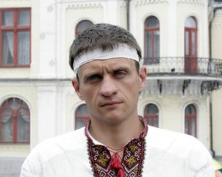 Возле Украинского дома госпитализировали еще одного голодающего активиста