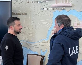 "Підтримує ядерну безпеку ЗАЕС": Зеленський і Гроссі відвідали Дніпровську ГЕС (фото)