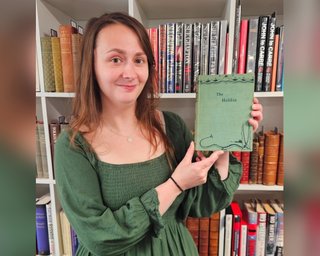 Стара книжка у шафі виявилася рідкісним виданням "Гобіта" Толкіна: ціна на аукціоні приголомшила