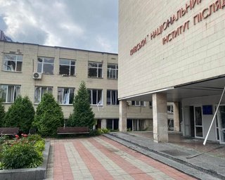 "Ніч видалась важкою": під час атаки РФ по Києву було пошкоджено будівлі та гуртожиток КНУ (фото)