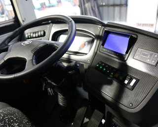 Водій переніс інсульт просто за кермом: жінка миттєво врятувала автобус із 50 людьми (відео)