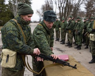 Референдум на Донбасі: росіяни влаштували поквартирний обхід для пошуку чоловіків, — Гайдай
