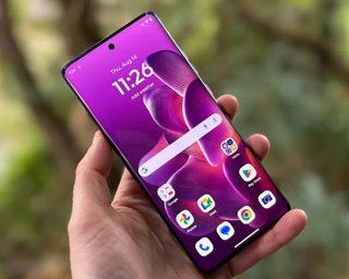 Топ-3 смартфона по средней цене и с лучшим аккумулятором: Poco, Realme, Motorola (фото)