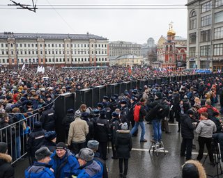 Траурные шествия по Немцову в Москве, Харькове, Вильнюсе (ФОТО)