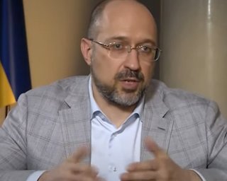 Шмыгаль рассказал, кто получит прививку китайской вакциной от COVID-19 в первую очередь