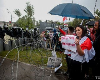 Протесты в Минске: МВД сообщает о сотнях задержанных