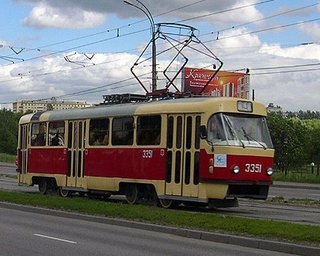 В Днепропетровске трамвай врезался в дерево