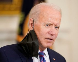 "Мене це хвилює": Байден відреагував на заяву Зеленського про держпереворот за участю Ахметова (відео)