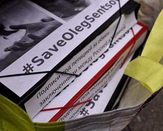 Путину передано 60 тысяч подписей за обмен украинских и российских заключенных