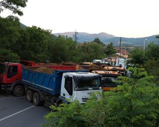 Война отменяется: на дорогах на севере Косово снимают блокпосты