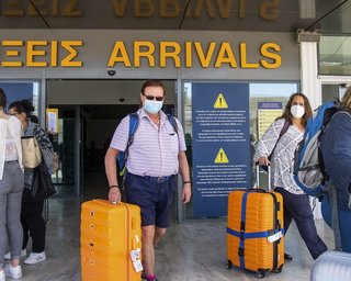ВОЗ призывает отменить запреты на международные поездки из-за распространения "Омикрона"