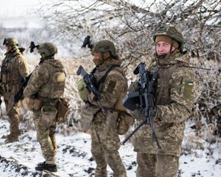 Намагалися пролізти по газовій трубі: українські десантники знищили групу росіян-диверсантів