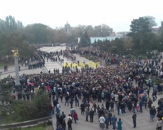 В Керчи прощаются с жертвами стрельбы в политехническом колледже