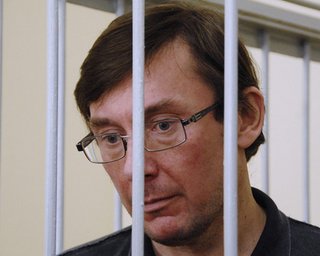 Тюремщики не спешат переводить Луценко в Лукьяновское СИЗО