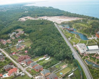 В Межигорье поставили банкомат банка сына Януковича