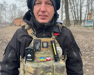 Удар російського дрона по автівці у Вовчанську: що відомо про загиблого поліцейського (відео)