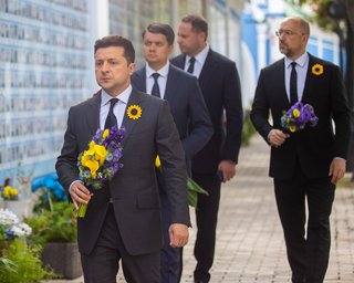 Зеленський проти всіх. Чи виграє президент битву з опозицією, олігархами і Заходом