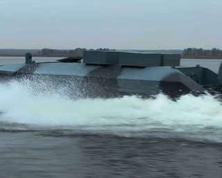Б'ють по цілях у Криму: ГУР МО показало новий тип морських дрононосців (фото)
