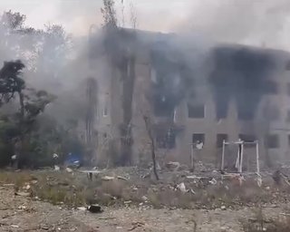 "Авдіївку намагаються спалити дотла": ЗС РФ штурмують місто четверту добу (відео)
