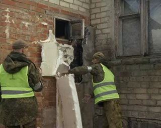"Художник-декоратор, красиво дрова скласти зможеш": в 3 ОШБр показали, як полонені РФ відбудовують Ізюм