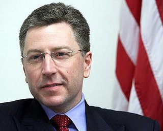 Волкер: Вопрос предоставления Украине летального оружия рассматривается на высшем уровне