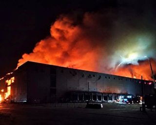 Росія атакувала логістичний хаб на Київщині: знищено склад із товарами для тварин