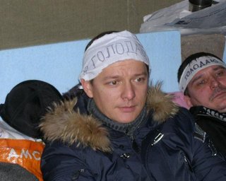 Ляшко прекратил голодовку и назвал оппозиционеров слабаками