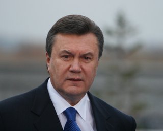 Курс на евроинтеграцию помогает реформированию Украины, – Янукович