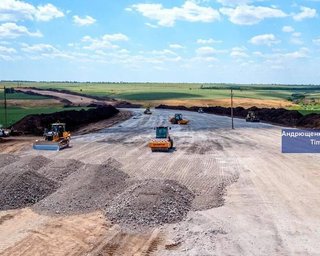 Тихо і без камер: РФ будує в Маріуполі дорогу для нового наступу, — Андрющенко (фото)