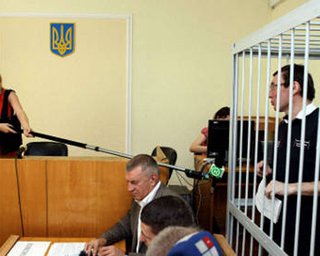 Луценко объявил о недоверии всем судьям