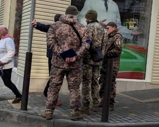 Дістав ніж і вдарив ним у живіт: у Львові чоловік напав на військового ТЦК
