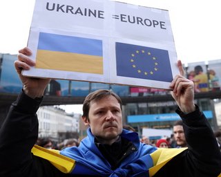 Євроінтеграція і зменшення допомоги США: чи є тиск на Україну щодо перемовин з РФ, — експерт (відео)