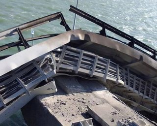 "Пытаются съесть руководство Минобороны". Взрыв на Крымском мосту могли организовать российские силовики