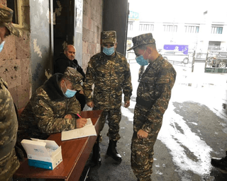 Сын премьер-министра Армении записался добровольцем в армию