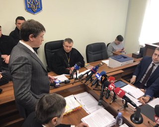 Дмитрий Крючков дает в суде показания против "людей от Порошенко"