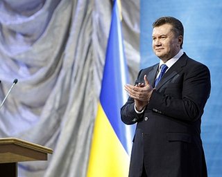 В Тернополе прошла акция "Построй кораблик Януковичу"