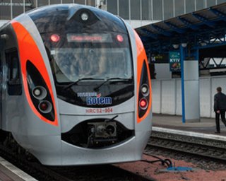 Украинские власти пока не будут повышать стоимость проезда в поездах Hyundai