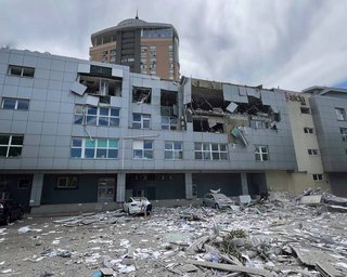 ВС РФ после "Охматдета" атаковали медицинский центр в Киеве: есть погибшие (фото)