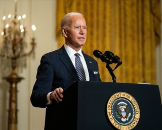 Байден вже розглядає варіанти більш жорстких санкцій США проти Росії, — Bloomberg