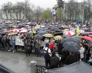 Несколько сотен киевлян собрались на акцию в защиту Андреевского спуска