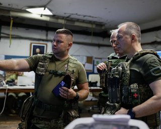 Хочуть узяти реванш: ЗС РФ готуються до виходу на кордони Донбасу, — Сирський (фото)