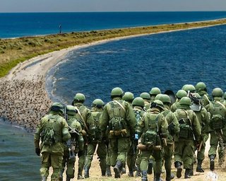 Втеча окупантів з Кінбурнської коси: чи повторюється для Росії сценарій Херсона-2022