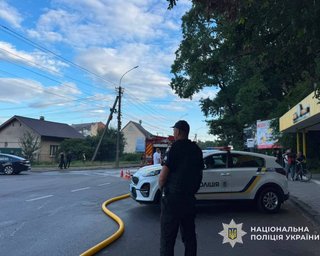 В Ужгороді чоловік влаштував стрілянину: поліція проводить спецоперацію з його затримання