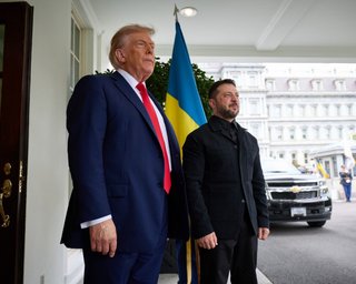 "Ми поспішаємо закінчити війну": Зеленський в інтерв'ю The Atlantic розповів про шанс Трампа стати миротворцем