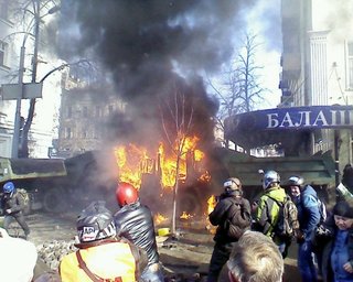 Пожарные обнаружили труп в штабе Партии регионов